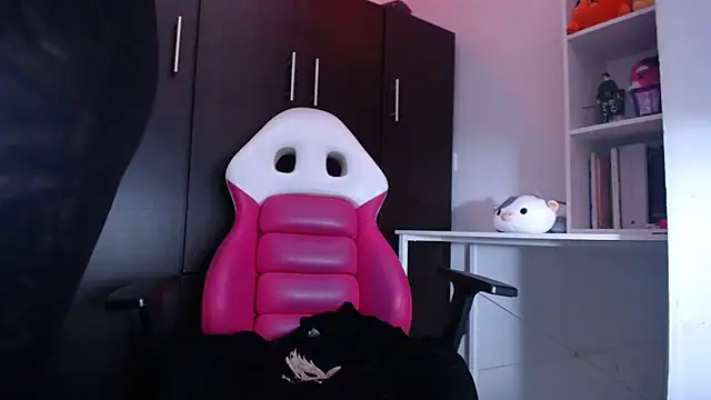 Snapshot of NewAgatha_Bolton chatting on December 2024 11:46:02 PM NewAgatha Bolton online show from December 2024 11:46:02 PM