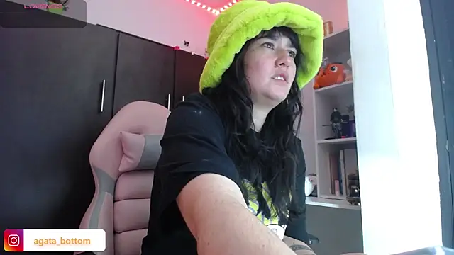 Snapshot of NewAgatha_Bolton chatting on January 2025 12:57:02 AM NewAgatha Bolton online show from January 2025 12:57:02 AM