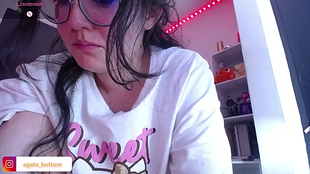 Snapshot of NewAgatha_Bolton chatting on January 2025 04:22:02 AM NewAgatha Bolton online show from January 2025 04:22:02 AM