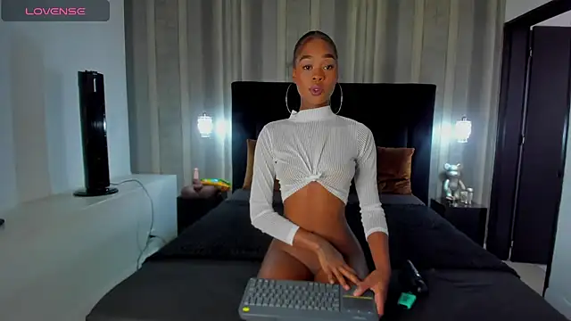 LiaJohnnson online show from February 2025 09:32:02 PM