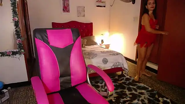 Snapshot of danielle_rose_1 chatting on September 2025 04:43:02 PM danielle rose 1 online show from September 2025 04:43:02 PM