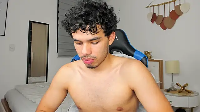 mateoleonee online show from January 2025 04:20:01 AM