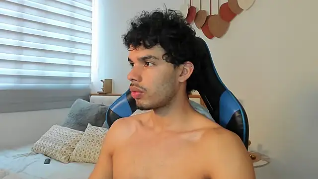 mateoleonee online show from January 2025 08:46:02 PM