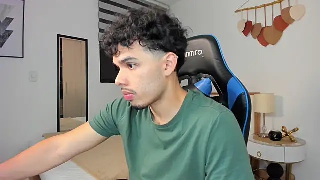 mateoleonee online show from February 2025 12:47:02 AM