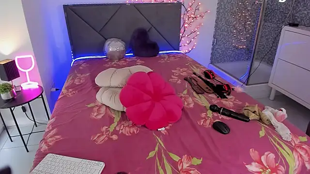 Snapshot of CassieEvans chatting on September 2025 05:18:02 AM CassieEvans online show from September 2025 05:18:02 AM