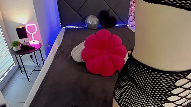 Snapshot of CassieEvans chatting on September 2025 05:44:01 AM CassieEvans online show from September 2025 05:44:01 AM