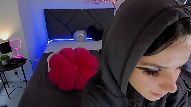 Snapshot of CassieEvans chatting on October 2025 05:32:02 AM CassieEvans online show from October 2025 05:32:02 AM