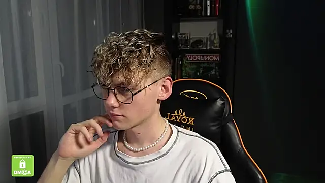 Keytaro online show from November 2025 04:01:02 AM