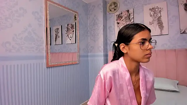 Isa little4u online show from January 2025 07:32:01 PM