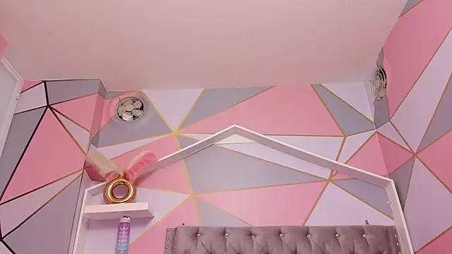 Isa little4u online show from February 2025 02:31:01 AM