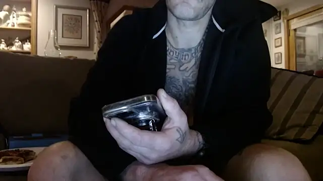 UnCuTupTheBuTT online show from October 2025 04:25:02 AM