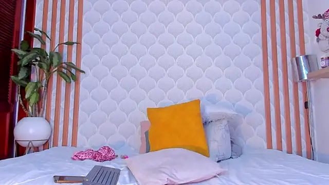 Snapshot of PamelaReall chatting on December 2024 04:40:01 AM PamelaReall online show from December 2024 04:40:01 AM