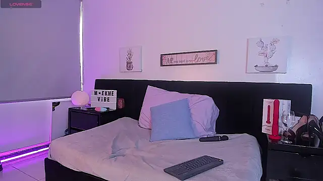 Natasha Kinski online show from February 2025 07:59:02 PM