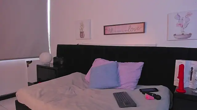 Natasha Kinski online show from March 2025 07:49:02 PM