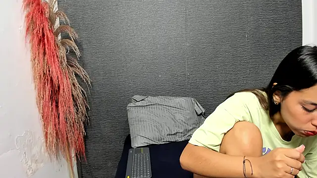 Snapshot of monse_02 chatting on February 2025 12:48:02 PM monse 02 online show from February 2025 12:48:02 PM