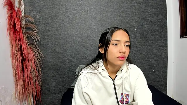 Snapshot of monse_02 chatting on March 2025 12:35:02 PM monse 02 online show from March 2025 12:35:02 PM