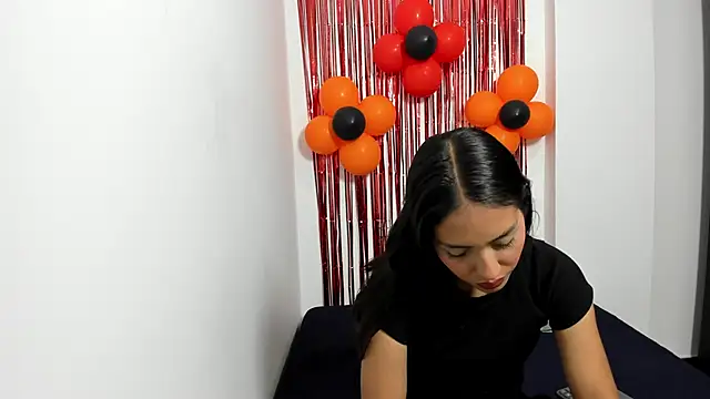 Snapshot of monse_02 chatting on November 2025 02:17:02 PM monse 02 online show from November 2025 02:17:02 PM