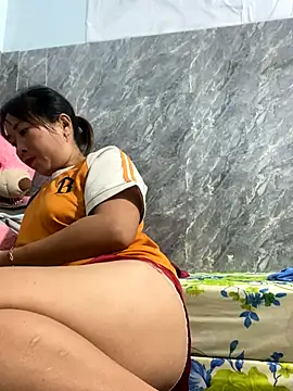 Linaannn online show from November 2025 11:37:01 PM