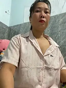 Linaannn online show from December 2025 12:16:02 AM