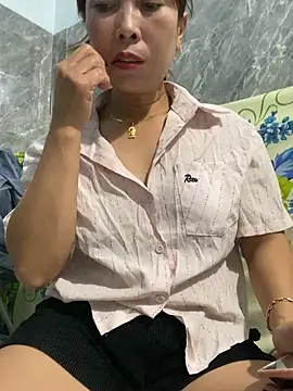 Linaannn online show from February 2026 01:40:01 PM