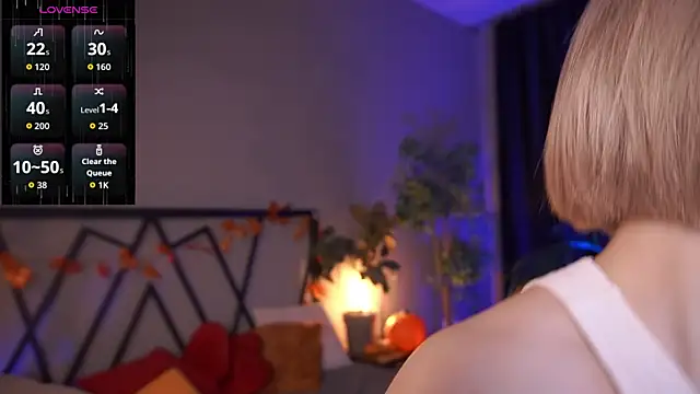 Snapshot of LindaThacker chatting on November 2025 04:12:01 AM LindaThacker online show from November 2025 04:12:01 AM