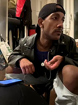 Snapshot of esteraulxxx chatting on September 2025 10:23:02 PM esteraulxxx online show from September 2025 10:23:02 PM