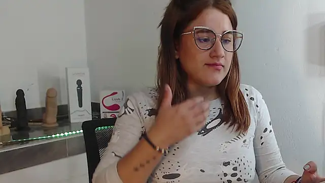 Snapshot of luna_palmerau chatting on January 2025 11:11:01 AM luna palmerau online show from January 2025 11:11:01 AM