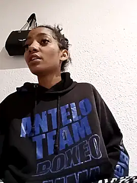 Snapshot of Laanegraofficial_ chatting on January 2025 07:04:01 PM Laanegraofficial online show from January 2025 07:04:01 PM