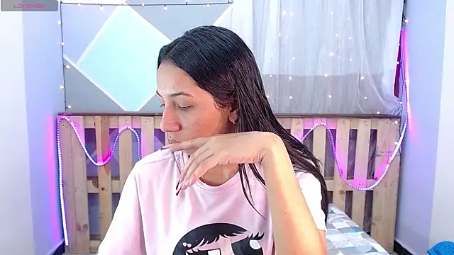 Lina10 online show from February 2025 06:37:02 PM