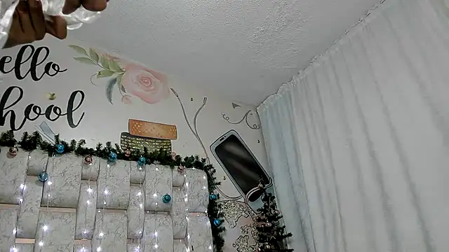 EMMA SWEETT1 online show from December 2024 12:40:02 PM