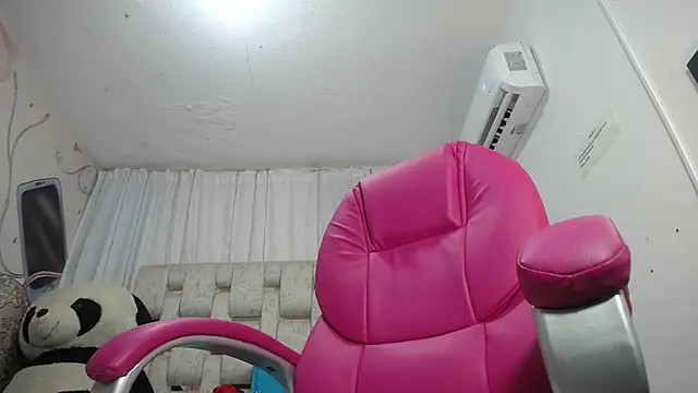 Snapshot of EMMA_SWEETT1 chatting on November 2025 12:48:02 PM EMMA SWEETT1 online show from November 2025 12:48:02 PM