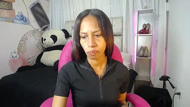 Snapshot of EMMA_SWEETT1 chatting on November 2025 06:30:02 PM EMMA SWEETT1 online show from November 2025 06:30:02 PM