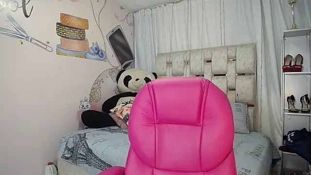 EMMA SWEETT1 online show from January 2026 12:43:01 PM