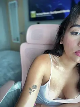 Snapshot of veronicaapink chatting on February 2025 04:30:02 PM veronicaapink online show from February 2025 04:30:02 PM