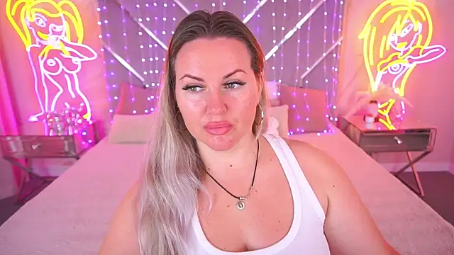 KiraCandyS online show from May 2026 08:03:01 PM