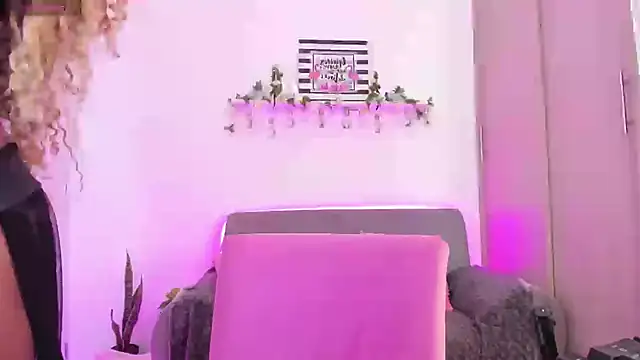 Snapshot of Angel_black_19 chatting on February 2025 04:53:01 PM Angel black 19 online show from February 2025 04:53:01 PM