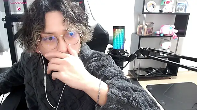 Snapshot of Shizukuu chatting on March 2025 12:57:02 PM Shizukuu online show from March 2025 12:57:02 PM