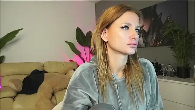 SweetBlondy35 online show from November 2025 05:55:02 PM