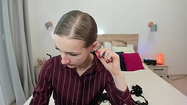 KateRedgar online show from October 2025 11:08:02 AM