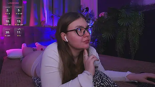 Snapshot of Mia__Peach chatting on December 2024 10:12:01 PM Mia Peach online show from December 2024 10:12:01 PM