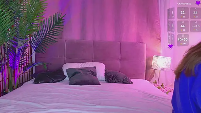 Snapshot of Mia__Peach chatting on January 2025 09:34:02 PM Mia Peach online show from January 2025 09:34:02 PM