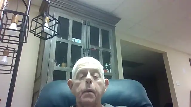 Snapshot of bootlegmanz chatting on September 2025 03:04:02 PM bootlegmanz online show from September 2025 03:04:02 PM