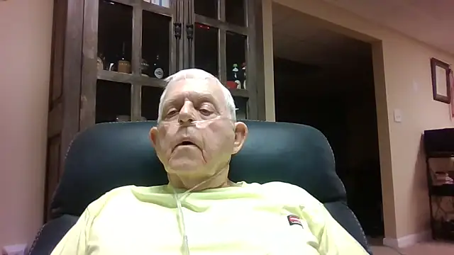 Snapshot of bootlegmanz chatting on October 2025 02:14:01 PM bootlegmanz online show from October 2025 02:14:01 PM