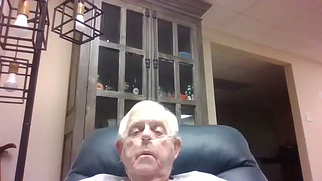 Snapshot of bootlegmanz chatting on February 2026 11:12:01 PM bootlegmanz online show from February 2026 11:12:01 PM