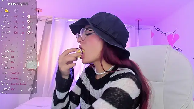 sophiecherry  online show from December 2024 07:32:02 PM