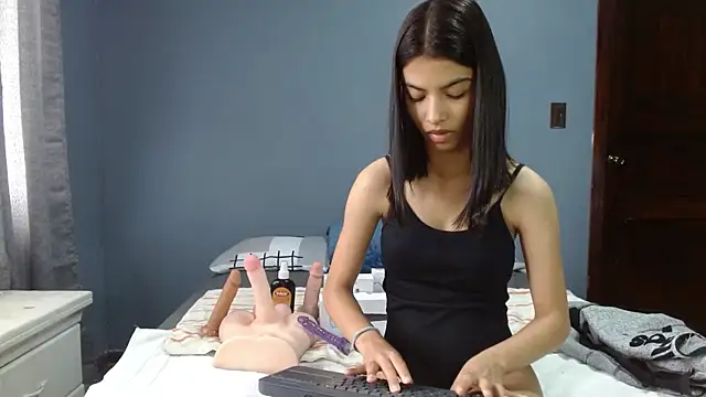 Snapshot of LiaOrtiz69 chatting on December 2024 07:32:02 PM LiaOrtiz69 online show from December 2024 07:32:02 PM