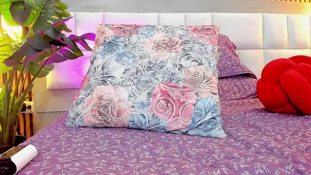 miah connor online show from January 2025 12:04:01 AM