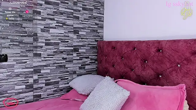 skyhotgirll online show from October 2025 02:30:02 AM