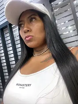 luisa16xxx online show from February 2025 11:01:01 PM