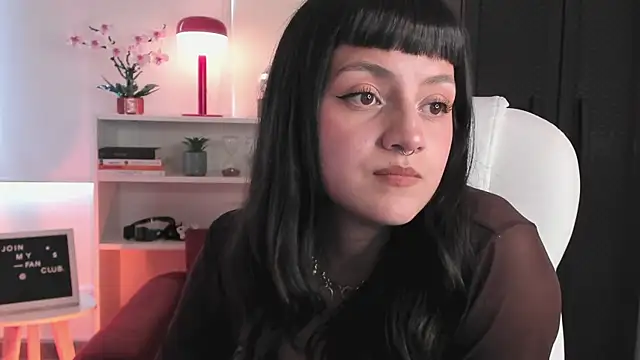 Snapshot of nahiapaws chatting on February 2026 07:18:01 PM nahiapaws online show from February 2026 07:18:01 PM